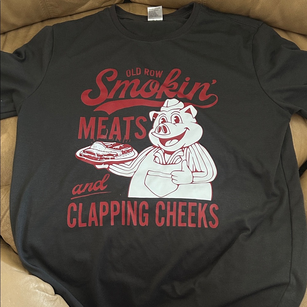 Old row Smoking’ meats and clapping cheeks Black and Red Graphic T-Shirt